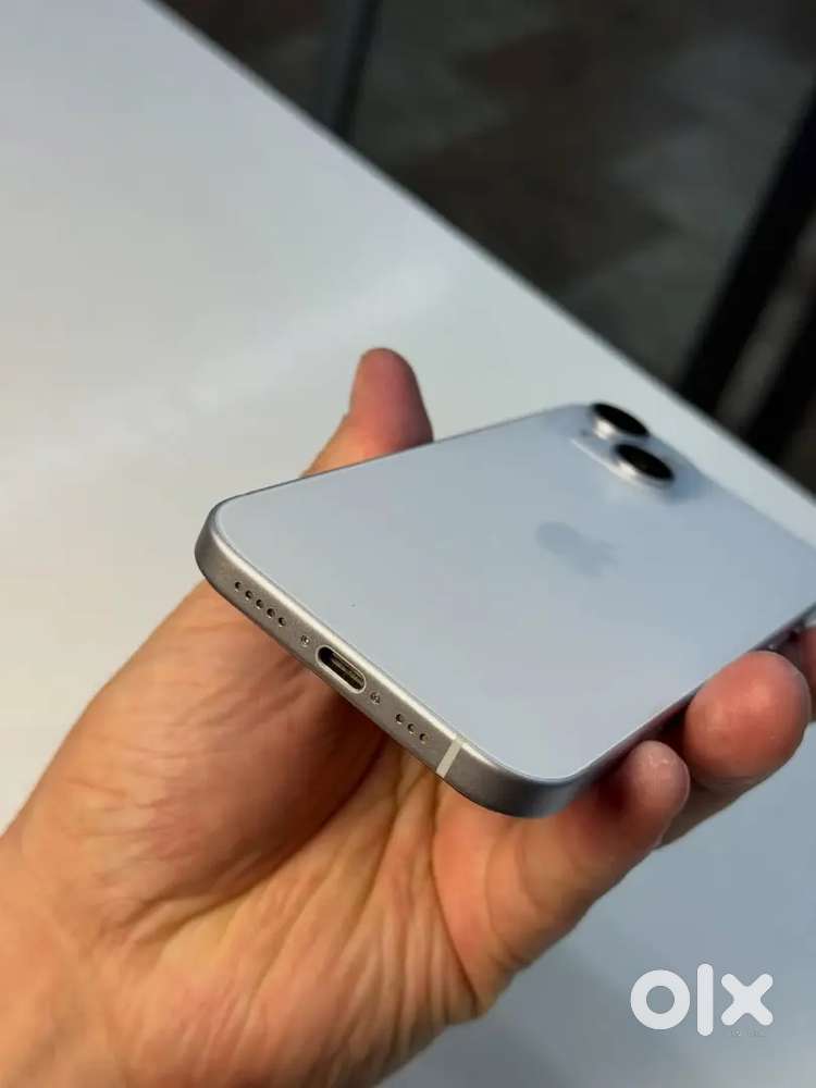 Selling my 9  month used iphone 15 bill box with all Access