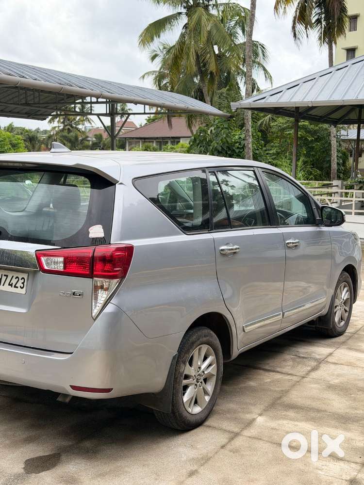 Toyota Crysta 2.8 G Automatic