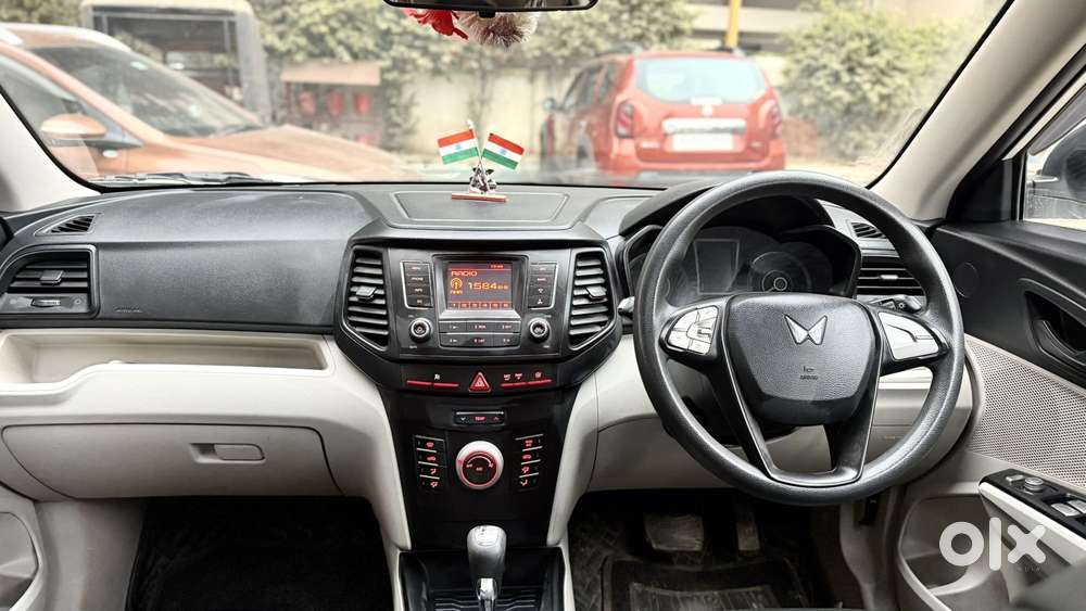 Mahindra Xuv300 1.2 W6 Amt Petrol, 2023, Petrol