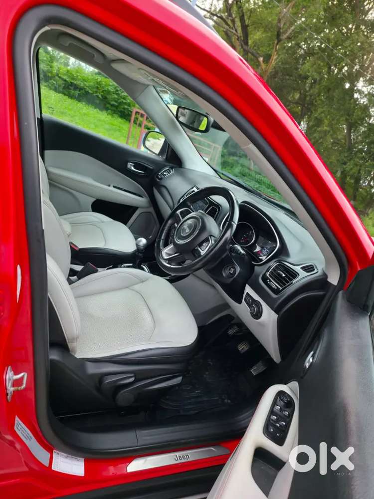 Jeep Compass 
1st Owner 
Insurance 12/02/2027 Tak
Dono Chabi