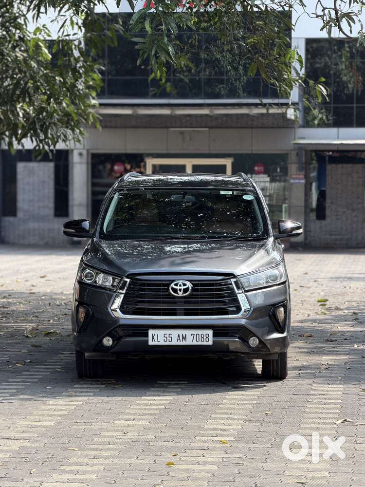 Toyota Innova Crysta 2.4 V 8 Str, 2016, Diesel