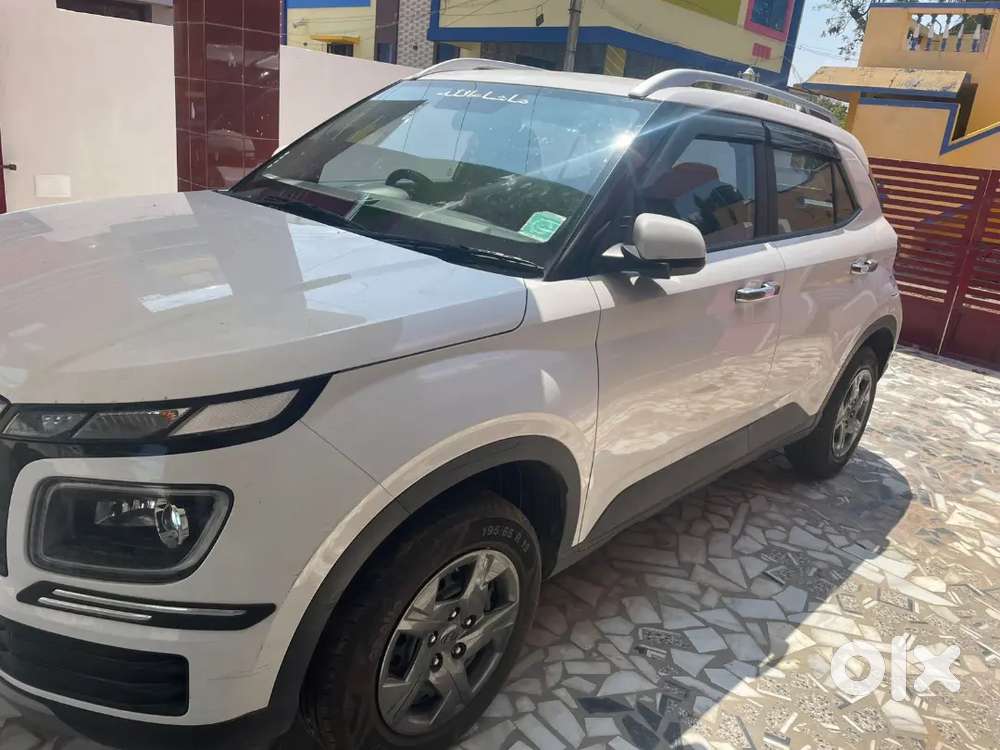 Hyundai Venue 2023 Petrol Well Maintained