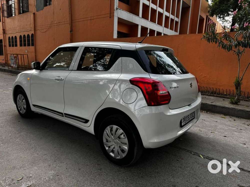 Maruti Suzuki Swift 1.2 Lxi (o), 2022, Petrol