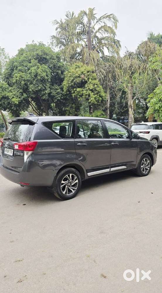 Toyota Innova Crysta 2.4 Gx Limited Edition At 7 Str, 2022, Diesel