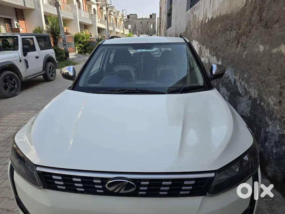 Xuv 300 W6 1.5l Automatic Bs6 Well Maintained Showroom Condition