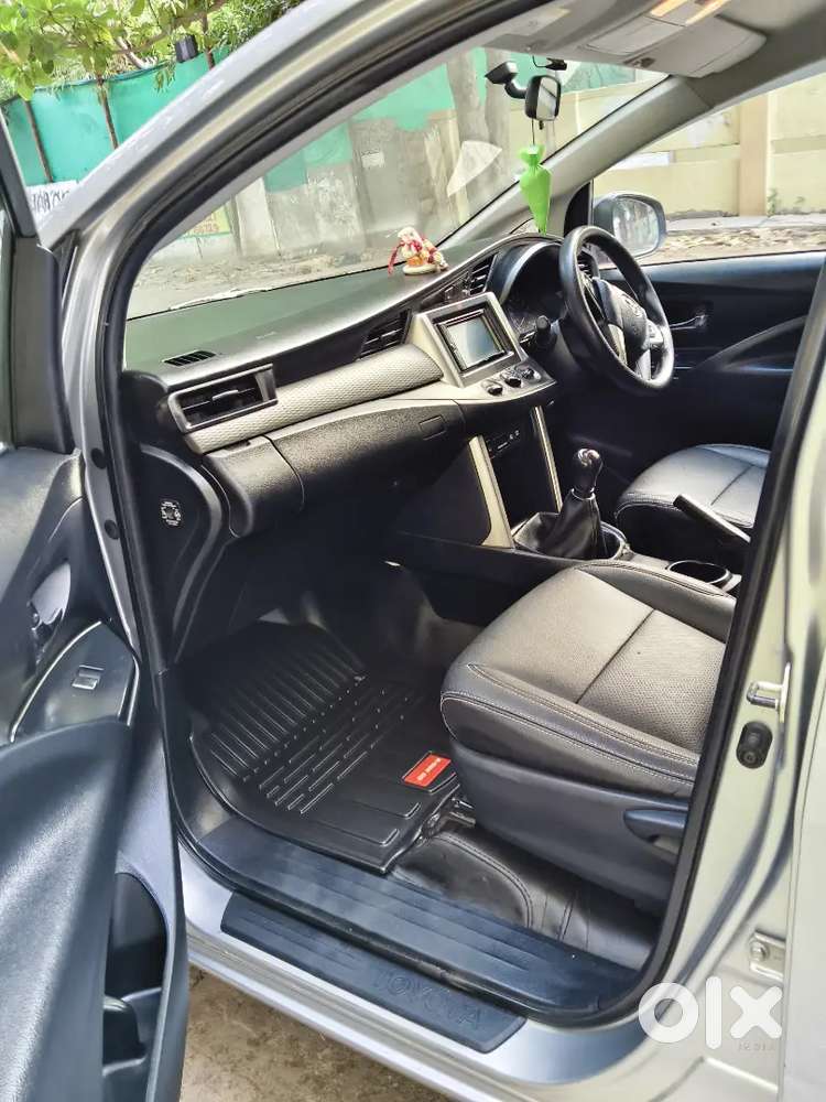 Toyota Innova Crysta 2.4g 2018 Yellow Bord