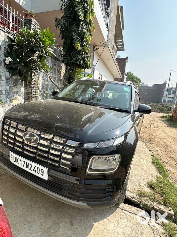 Hyundai Venue 2024 Petrol Well Maintained