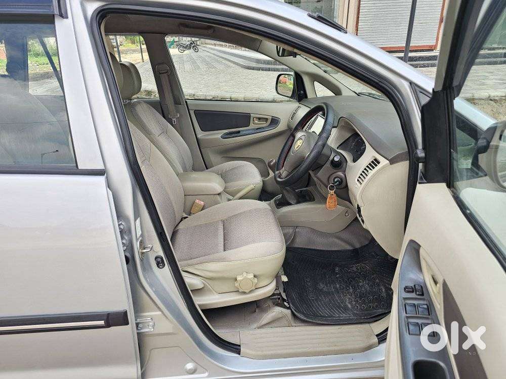 Toyota Innova 2.5 G (diesel) 8 Seater, 2010, Diesel