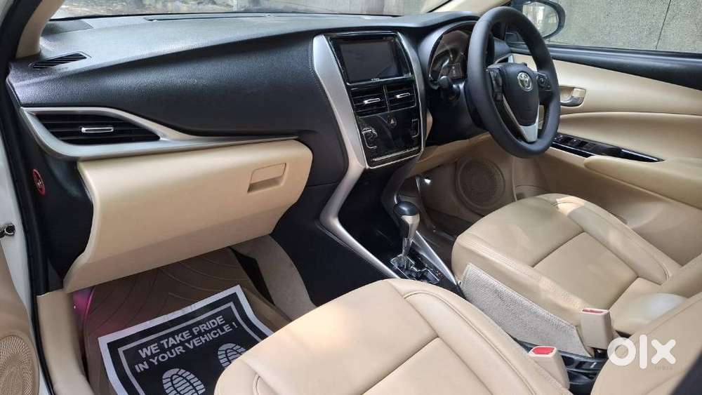 Toyota Yaris V Cvt, 2018, Petrol