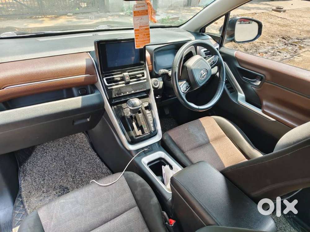 Toyota Innova Hycross 2.0 Vx Hybrid 8 Str, 2023, Petrol