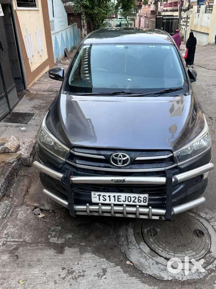 Innova Crysta 2.4 G 8 Seater