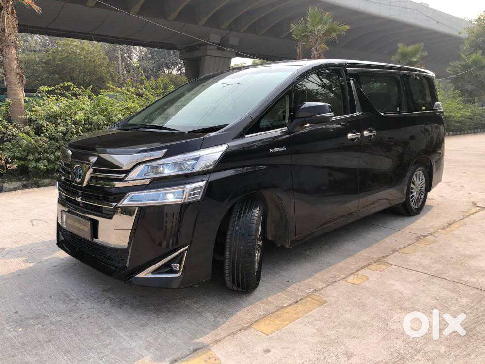 Toyota Vellfire 2.5 Executive Lounge, 2023, Cng & Hybrids