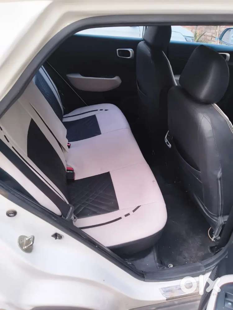 Hyundai Venue 2023 Petrol 28000 Km Driven