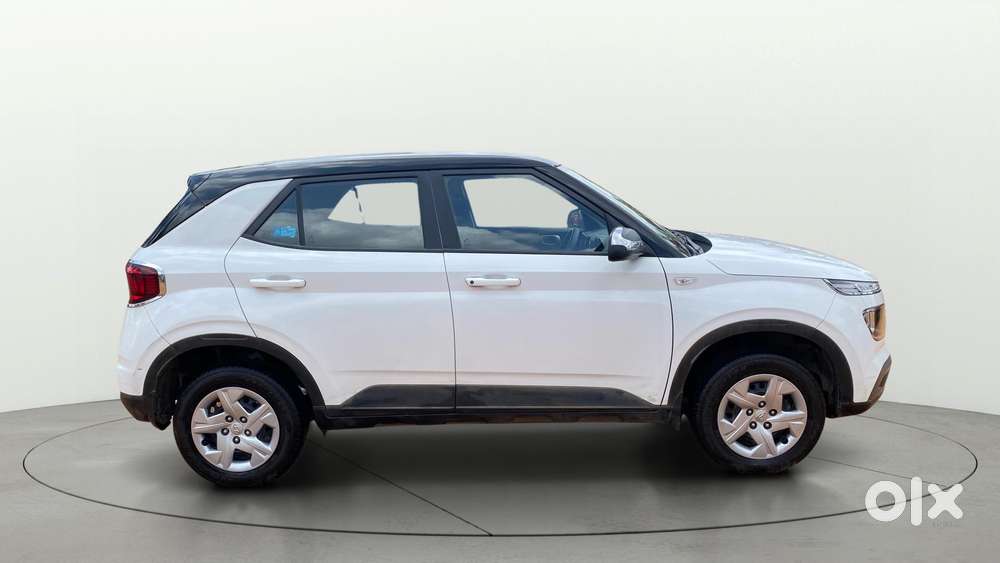 Hyundai Venue E, 2022, Petrol