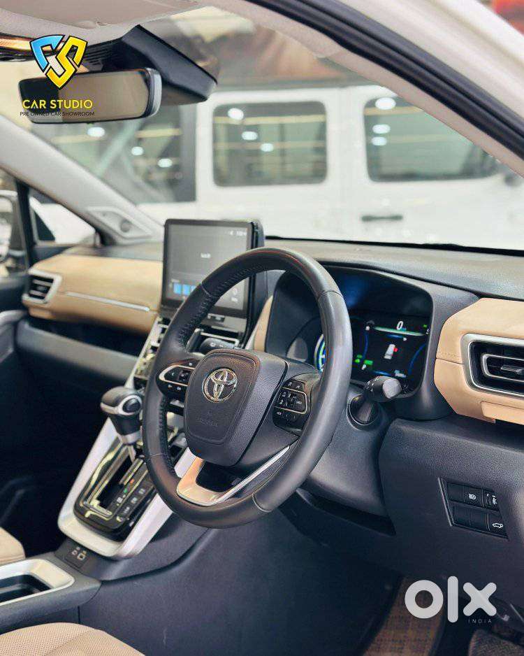Toyota Innova Hycross 2.0 Zx (o) Hybrid 7 Str, 2024