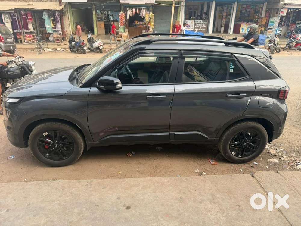 Hyundai Venue 2025 Petrol Well Maintained