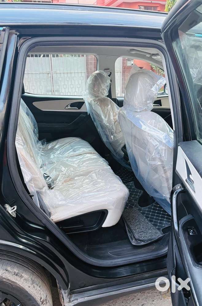 Mahindra Xuv700 2.2 Ax 7 Diesel At Str Awd, 2025, Diesel