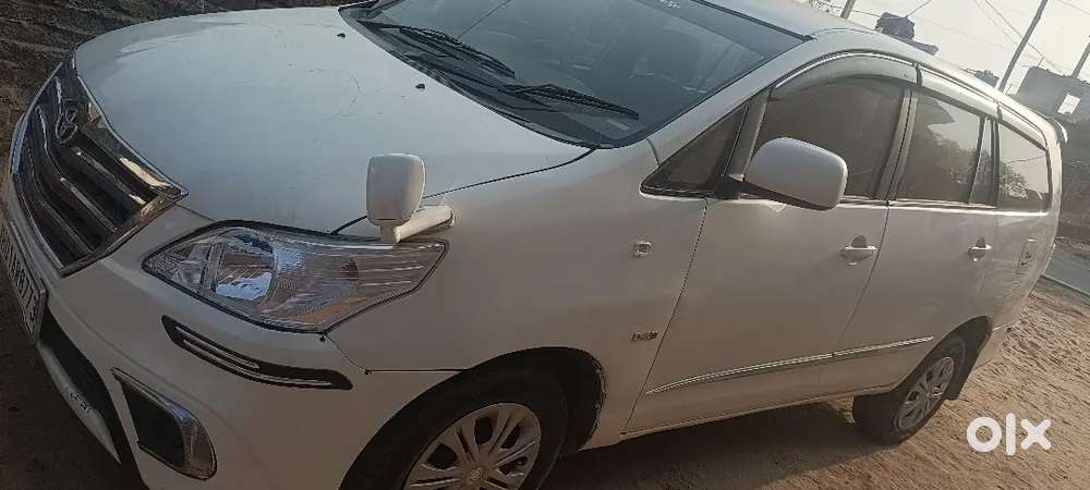 Toyota Innova Hycross 2012