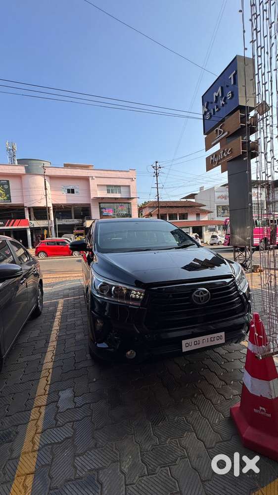 Crysta 2.8 Z Showroom Condition