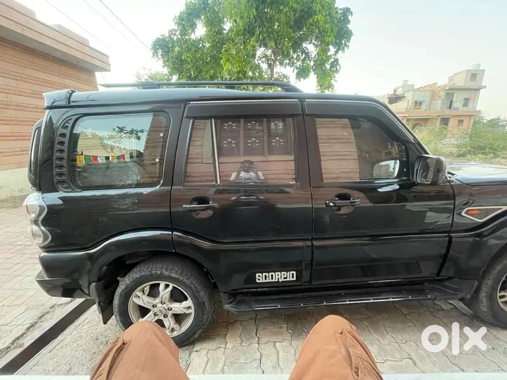 Mahindra Scorpio  S10 2016 नवम्बर