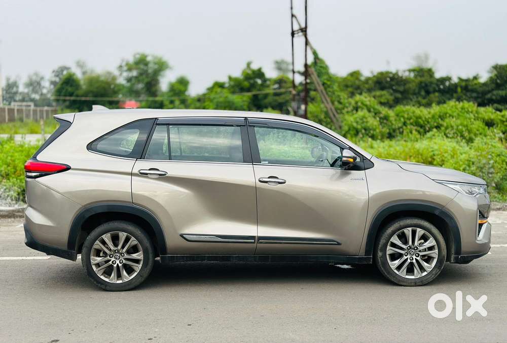 Toyota Innova Hycross, 2023, Petrol