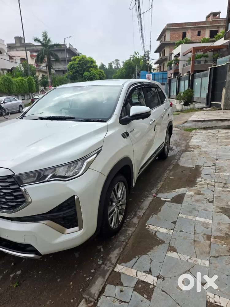 Toyota Innova Hycross 2.0 Zx Hybrid 7 Str, 2024, Petrol