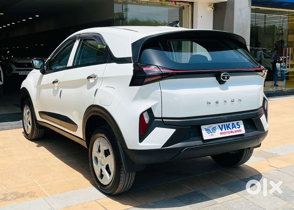 Tata Nexon Smart Plus1.2 Revotron Petrol 5 Mt, 2025, Petrol