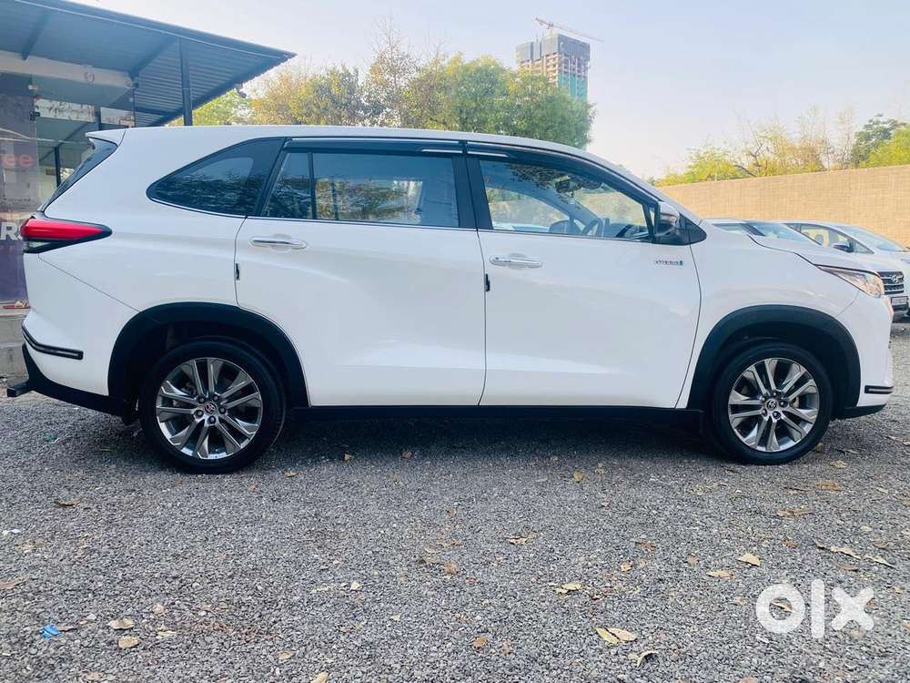 Toyota Innova Hycross 2.0 Zx (o) Hybrid 7 Str, 2024, Petrol