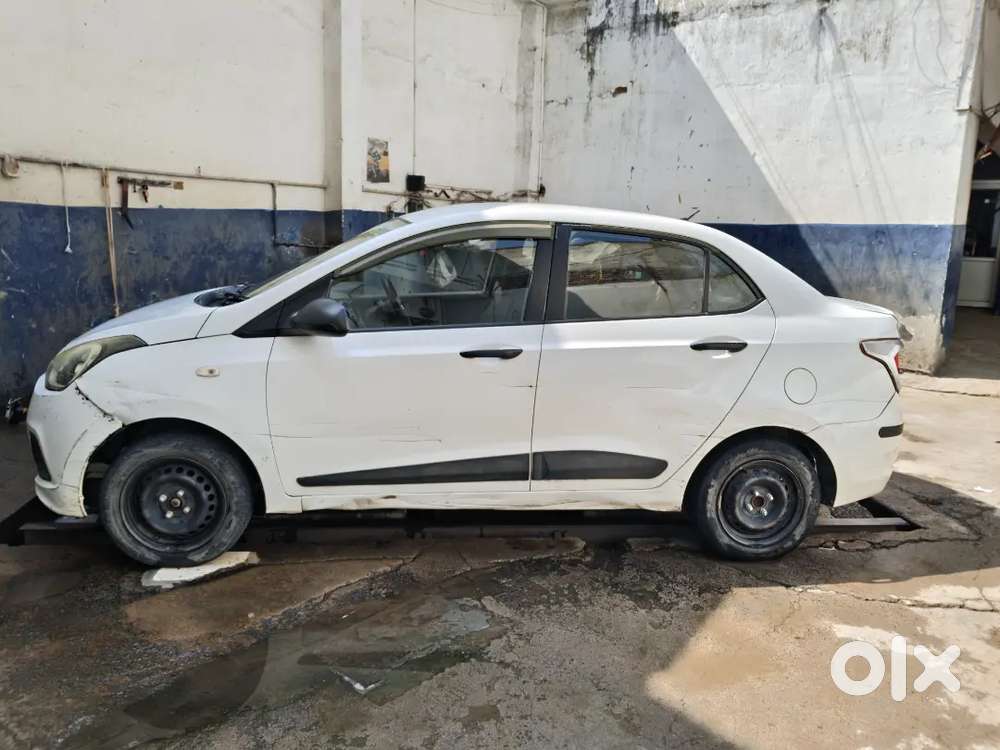 Hyundai Xcent Base 2015