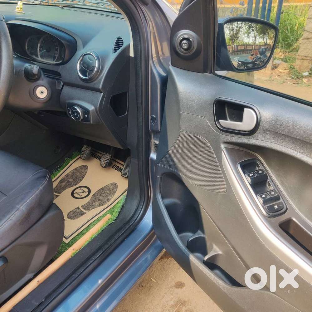 Ford Figo Titanium 1.2 Petrol Mt   2017