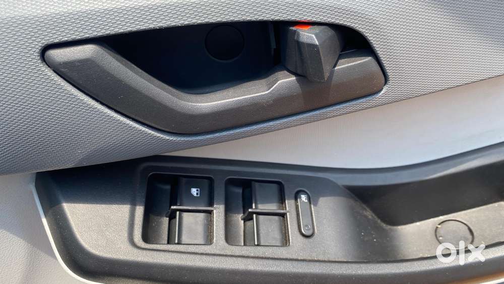Tata Tiago 1.2 Revotron Xta, 2025, Petrol
