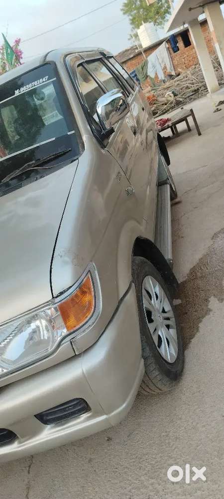Mahindra Renault Logan 2011