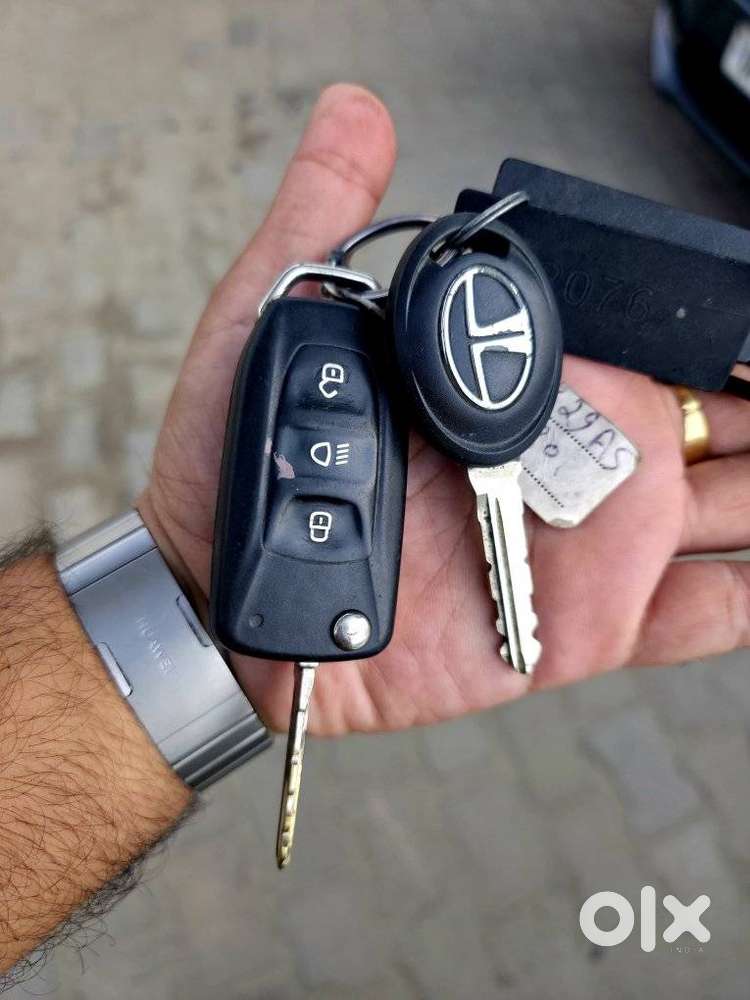 Tata Tiago 1.2 Revotron Xt (o), 2018, Petrol