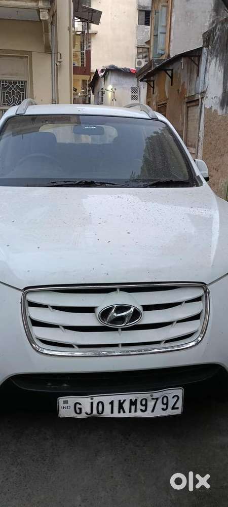 Hyundai Santa Fe 2011 Diesel 98000 Km Driven