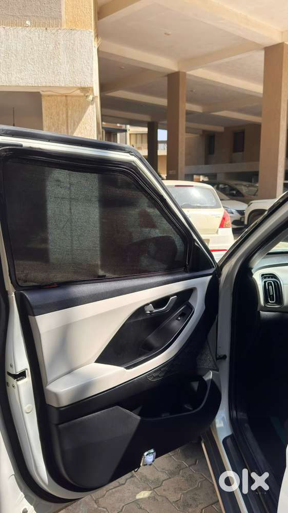 A Stylish White Hyundai Creta-sx 1.5