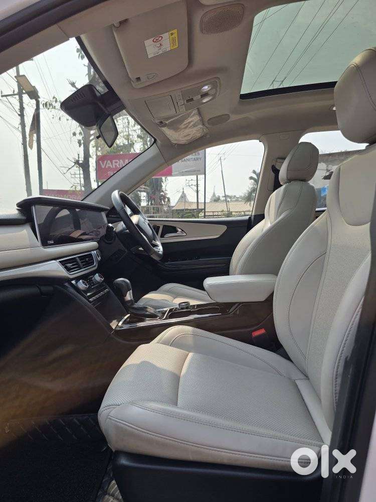 Mahindra Xuv700 2.0 Ax 7 Petrol At Luxury Pack Str, 2023, Petrol