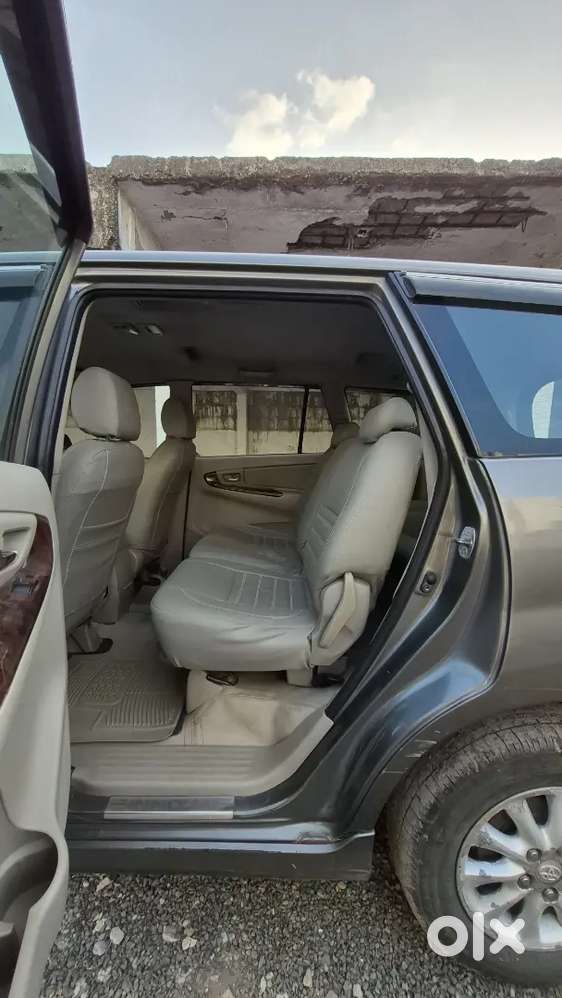 Toyota Innova 2.5 Vx 2013 8 Seater
