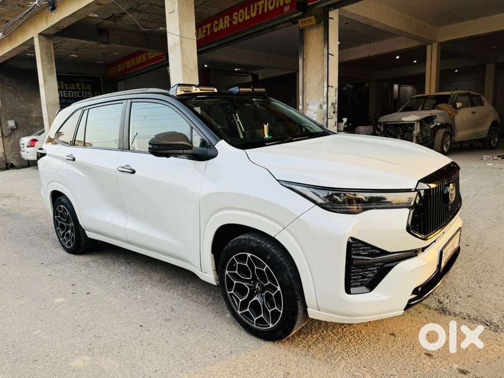 Toyota Innova Hycross 2025