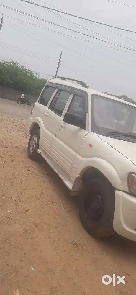 Mahindra Bolero Neo 2013