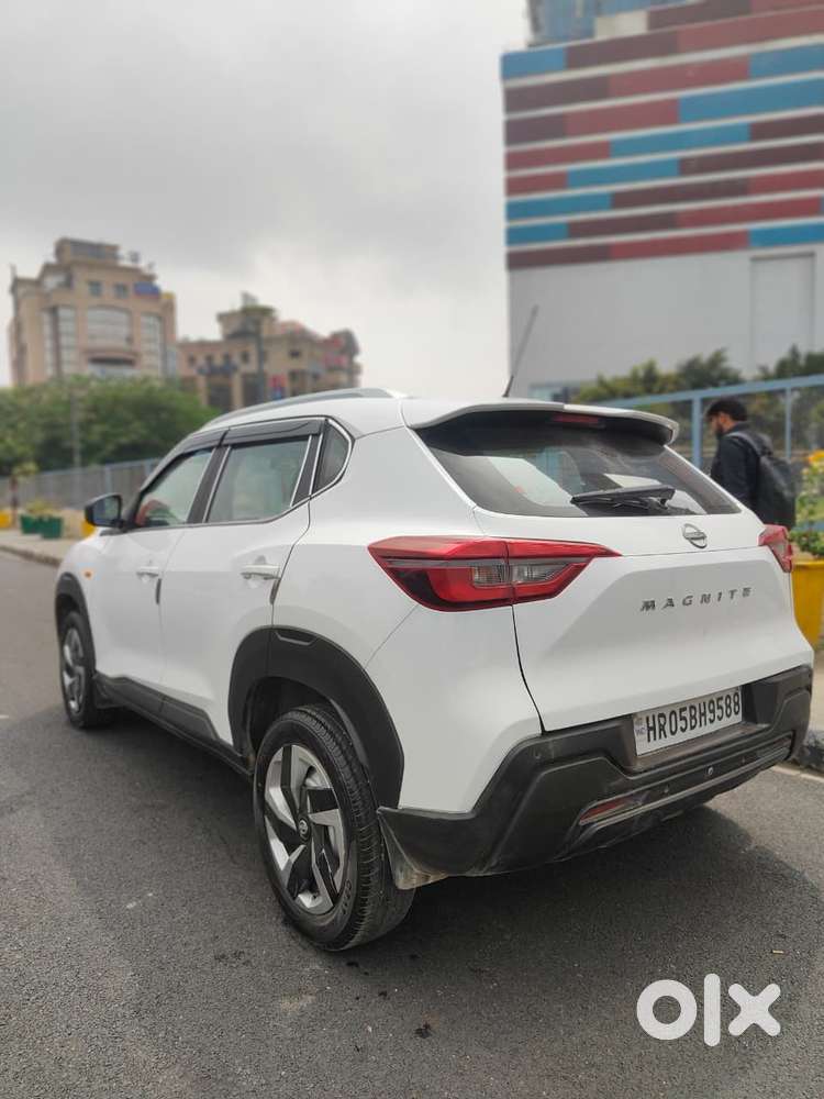 Nissan Magnite 1.0 Xv Premium, 2022, Petrol