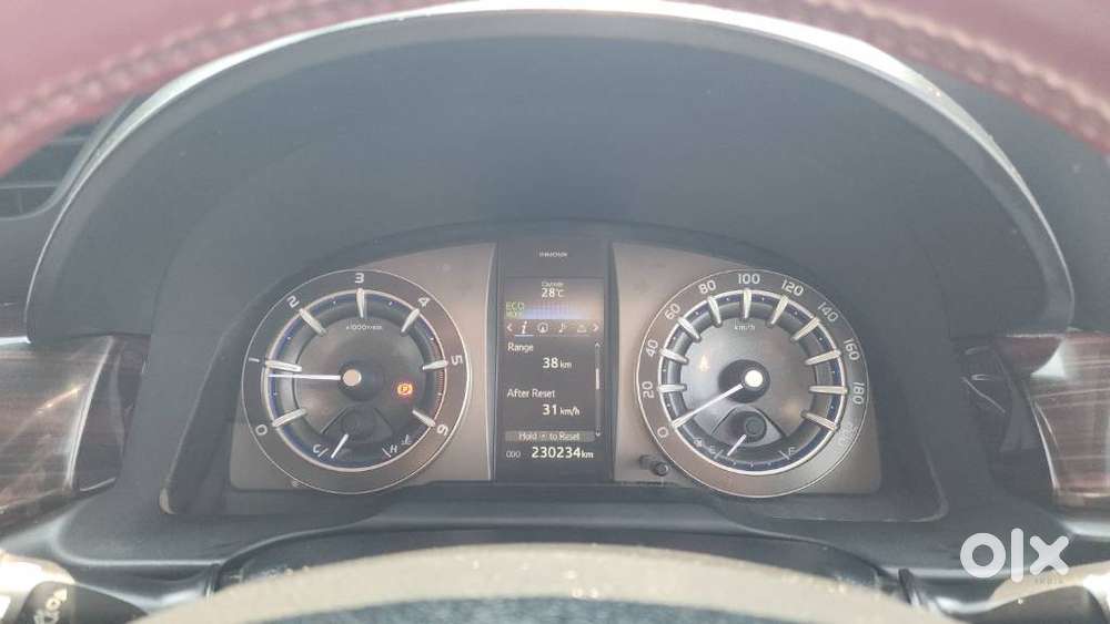 Toyota Innova Crysta 2.4 V 8 Str, 2017, Diesel