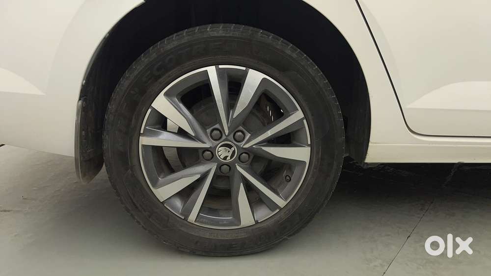 Skoda Slavia Style 1.0l Tsi At, 2022, Petrol