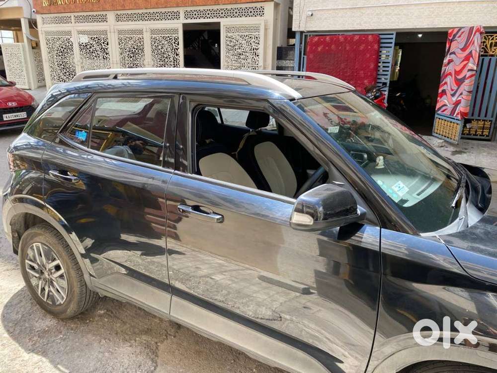 Hyundai Venue For Sale At 8.9lakhs (slightly Negotiable)