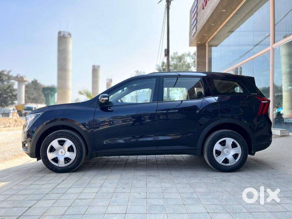 Mahindra Xuv700 2.0 Ax 3 Petrol Mt 5 Str, 2022, Petrol