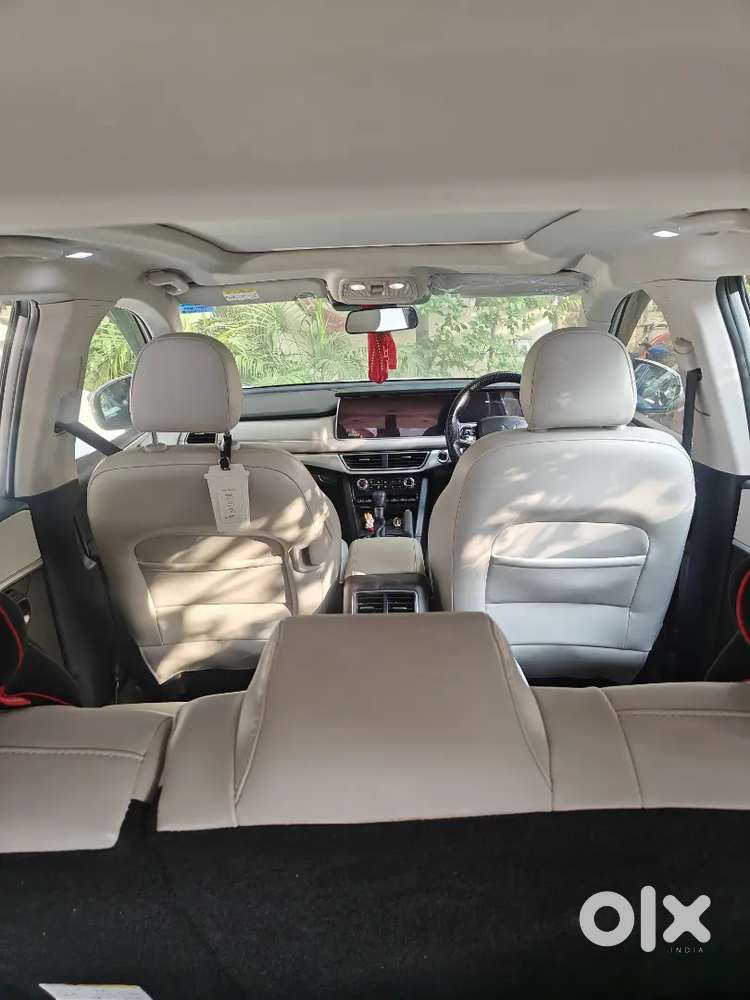 Mahindra Xuv700 Petrol At 7 Str 2022 .all Orignal Paint