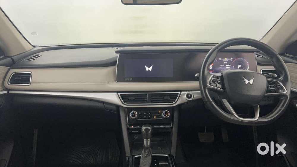 Mahindra Xuv700 2.0 Ax 7 Petrol At Luxury Pack Str, 2021, Petrol