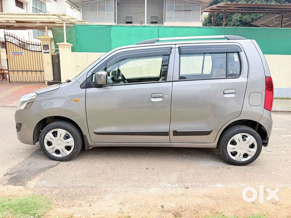 Maruti Suzuki Wagon R AMT VXI Plus, 2017, Petrol