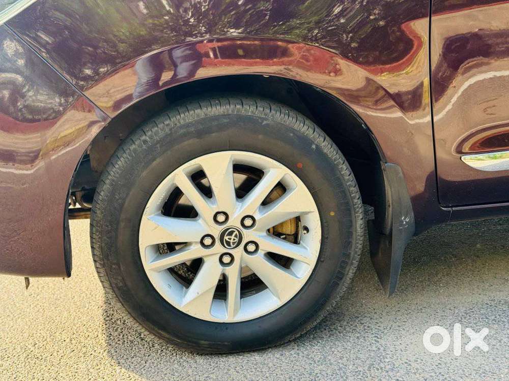 Toyota Innova Crysta 2.4 V 8 Str, 2017, Diesel