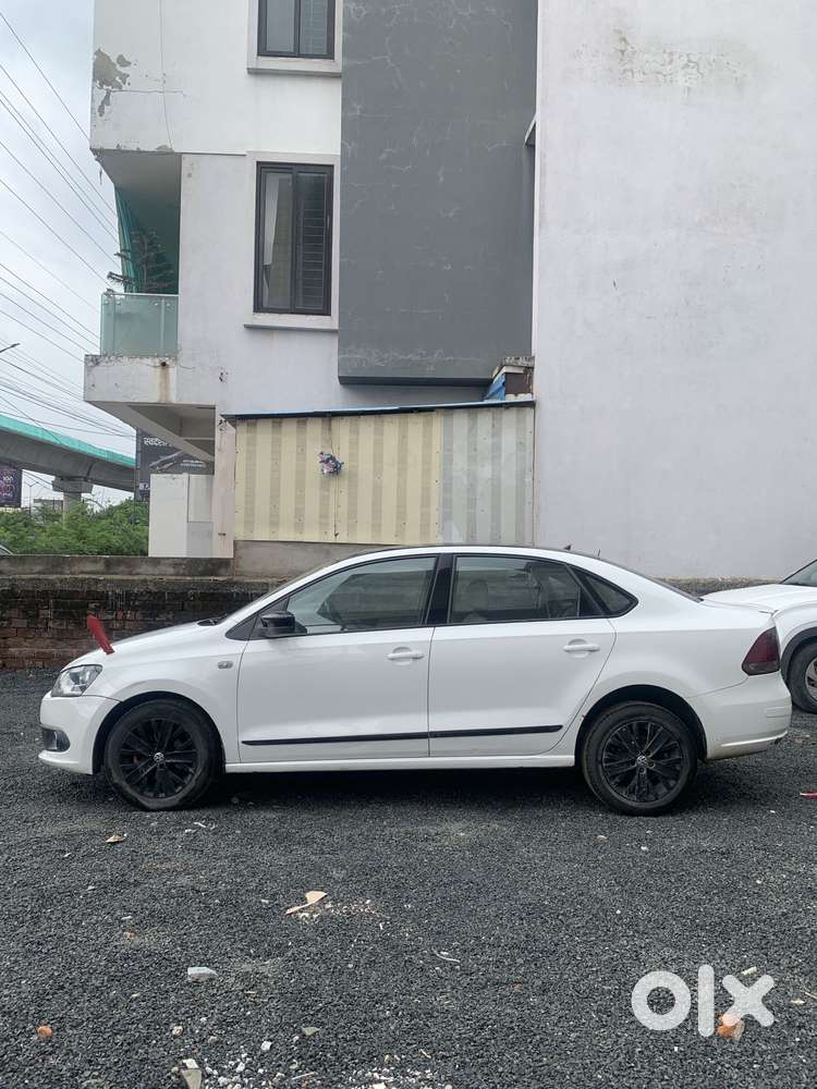 Volkswagen Vento Petrol Highline At, 2015, Petrol