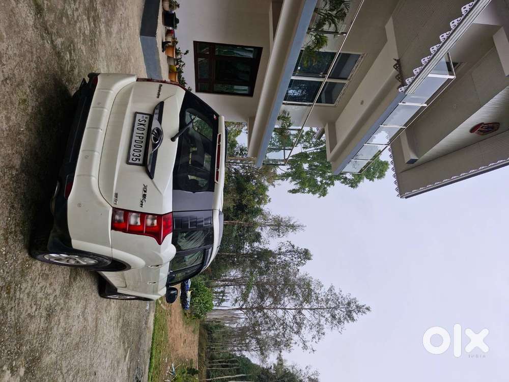Xuv 500 W10 Well Maintained, Urgent Sell